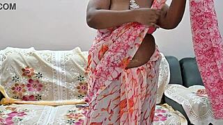 Indian bhabhi boldly shows natural tits on leaked webcam