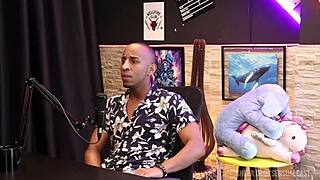 Smelá Latina dáva intenzívny orálny sex veľkému čiernemu kurcu