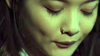 रिगन फॉक्स 18+ टीन को मिल्फ लेस्बियन मजा में लाती है, चाटती हुई