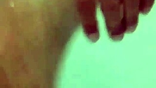 Girlfriend fucks well-endowed guy in hotel.