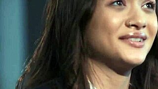 Reagan Foxx Initiates Teen 18+ into MILF Lesbian Pleasures with Licking