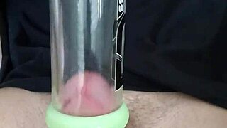 Blond bodybuilderka s svalama a modrýma očima se nechá ošukat