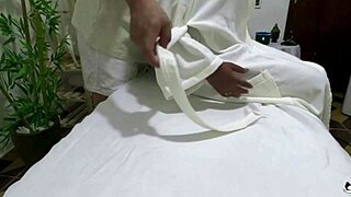 Camera filmou atendimento de massagem tantrica real