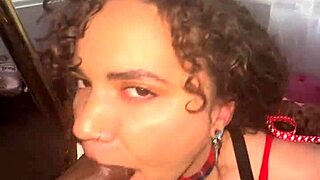 kodraste kurve dobi ogromen facial od ročnega