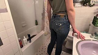 I-I can't hold it, my girlfriend's desperate pee turns into a golden shower in the shower.