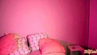 Emmy Et Kyara Deux Déesses Se Font Atomiser Par Une Queue