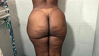 Stepfather takes advantage of his wifes absence to fuck his stepdaughter in the shower and fill her with cum 😈