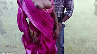 pink saree pe bhabhi kitni sexy lagti hai, aaj chodunga na chut faad ke