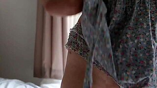 Yanks beauty Joy masturbating with toys to orgasm