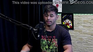 Guilherme ensina posições para latina teen 18+