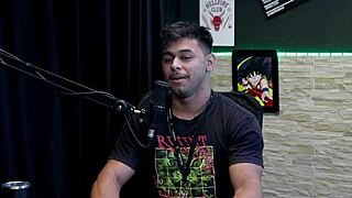 Гилерме учи латинска тийн 18+ пози