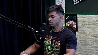 Гилерме учи латинска тийн 18+ пози