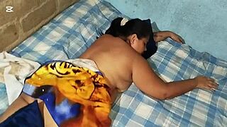 me cojo en gran culo de la puta de mi hijastra mientras mi esposa compra los regalo de navidad y le dejo todo el culo lleno de leche