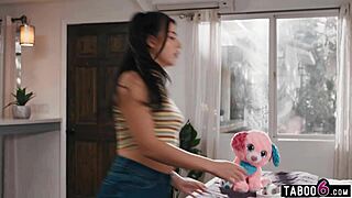 Inexperienced Lesbian Teen 18+ Gal Ritchie Receives Intense Cunilingus Lesson From Adria Rae