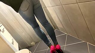 Desperate pee in jeans, then he pees on ass and gets blowjob!