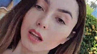 Latina finds outdoor spot after shopping to masturbate to orgasm