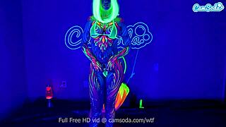 jewelz blu masturbates with body paint