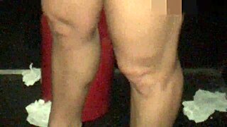 Punheta Bem Molhada Pelo Glory Hole E Tirando Leitinho Da Fonte