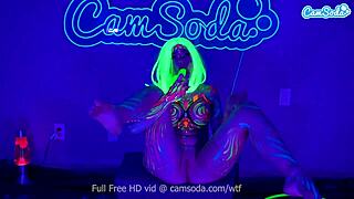 jewelz blu masturbates with body paint