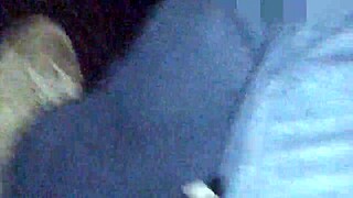 Punheta Bem Molhada Pelo Glory Hole E Tirando Leitinho Da Fonte