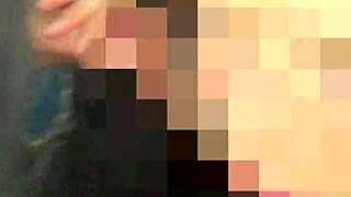 Punheta Bem Molhada Pelo Glory Hole E Tirando Leitinho Da Fonte