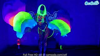 jewelz blu masturbates with body paint