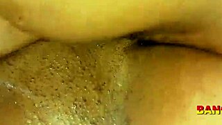 Amateur horny African couple fucks on village road!