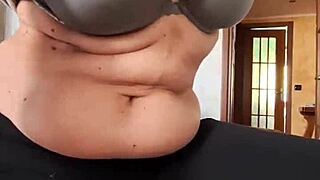 lecco la figa alla mia amante mentre a lorgasmo poi gli sborro in faccia