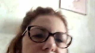 lecco la figa alla mia amante mentre a lorgasmo poi gli sborro in faccia