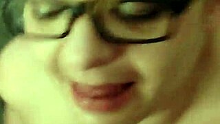 Pornnapplepie deepthroats in glasses on her knees.