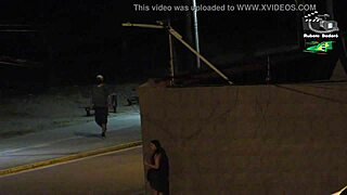 casal flagrado pela câmera de segurança da praia vídeo completo no xvideos red