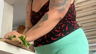 i called my friend with big pussy to help me with lunch