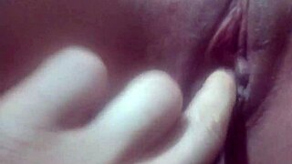 mulher madura dando um show de meteção com o novinho