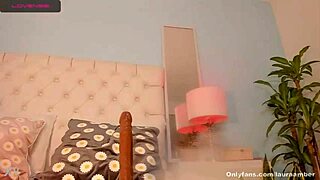 Sexy Cam Babe Squirt Horny