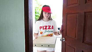 Fucked a pizza delivery girl for a good tip