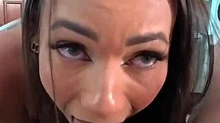 Teen Latina loves that rimjob action