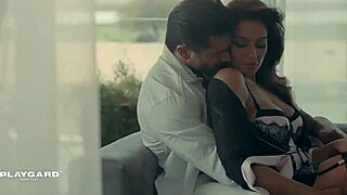 Bipasha Basu hot romantic scene