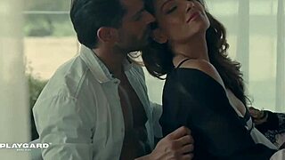 Bipasha Basu hot romantic scene