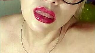 sexy chubby stepmom masturbates hot mature bitch