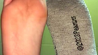 White Girl Shows Feet for Money in Fetish Deal 💰