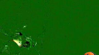 nos metemos con el vergon de la clase todo para que nos preste su gran verga