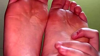 White Girl Shows Feet for Money in Fetish Deal 💰