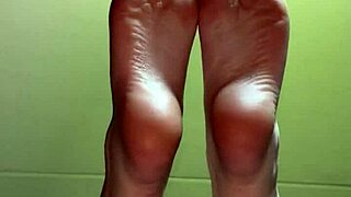 White Girl Shows Feet for Money in Fetish Deal 💰