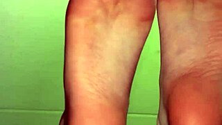 White Girl Shows Feet for Money in Fetish Deal 💰