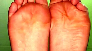 White Girl Shows Feet for Money in Fetish Deal 💰