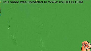 nos metemos con el vergon de la clase todo para que nos preste su gran verga