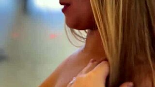 Sua amiga só de micro biquíni quer tomar banho na tua piscina 😍