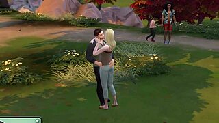 חייל משתעשע בפארק 😏