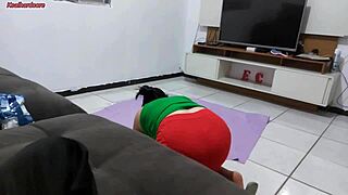 Madrasta Coloca Uma Cortina No Banheiro Só Para Olhar O Enteado No Banho