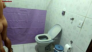 Madrasta Coloca Uma Cortina No Banheiro Só Para Olhar O Enteado No Banho